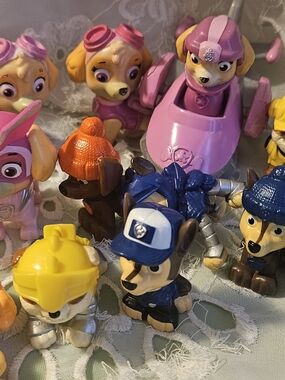 Paw Patrol Lot Of 16 Toy Figures